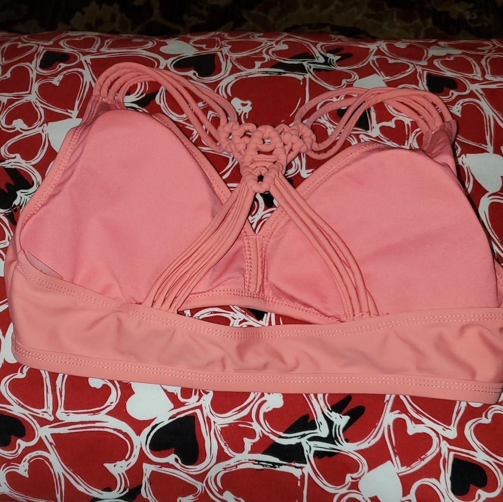 Marilyn Monroe Elegant Back Coral Bikini Top - Picture 4 of 5